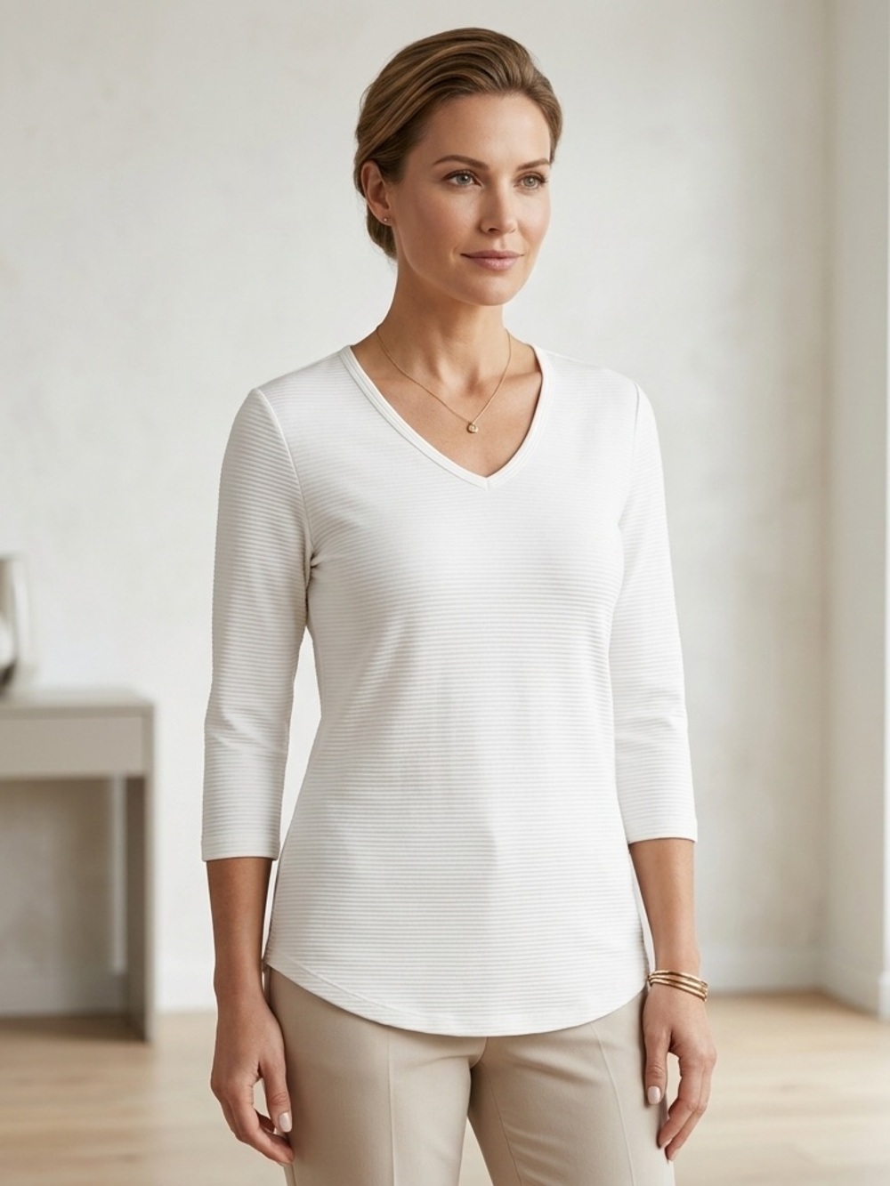 Women's Segments Off White V-Neck 3/4 Sleeve Basic Essential Tee Medium